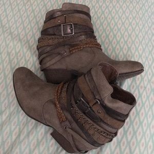 Women’s ankle boots.